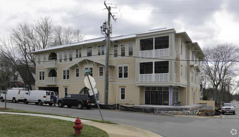 More Photos Of 901 Glyndon St SE, Vienna Office For Lease