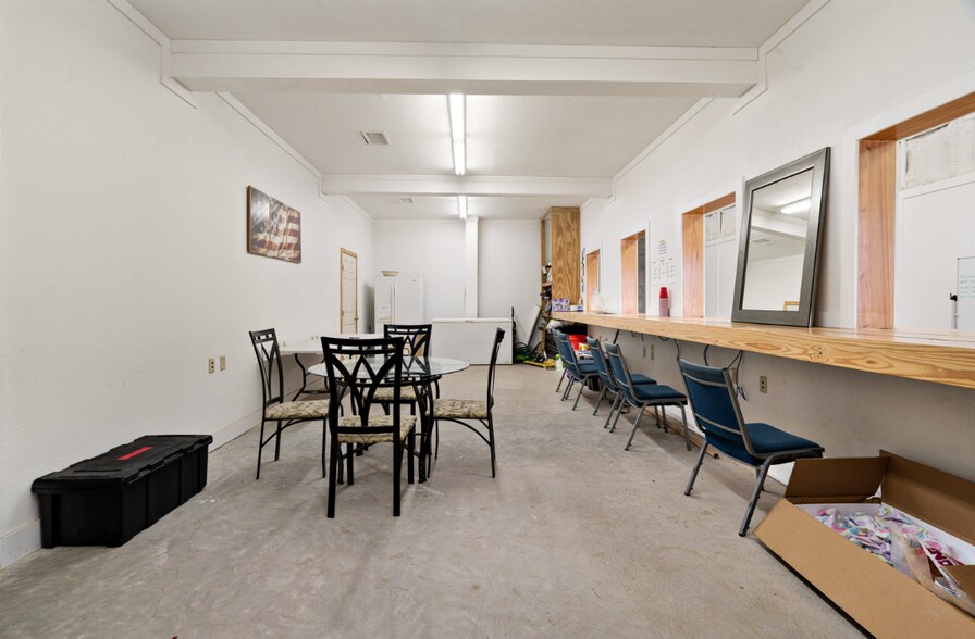 More Photos Of 3536 US Highway 82 E, Paris Specialty For Sale