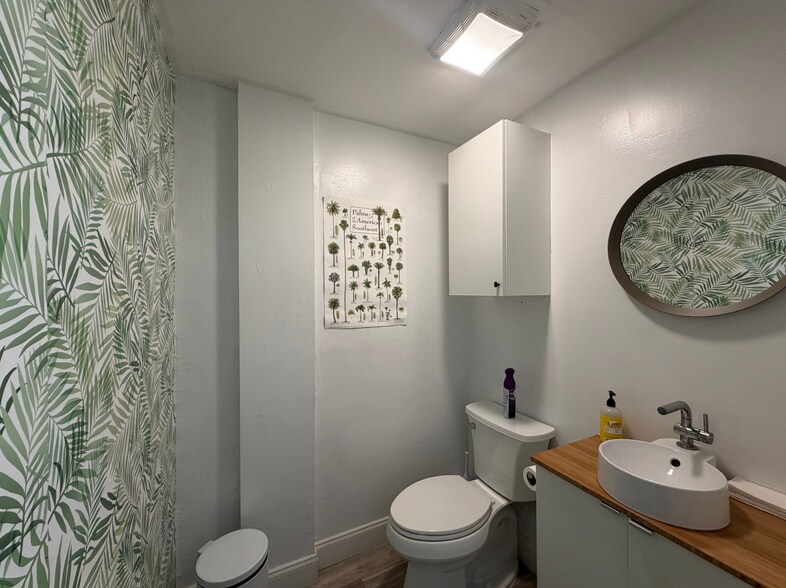 More Photos Of 1142 Okeechobee Rd, West Palm Beach Industrial For Lease