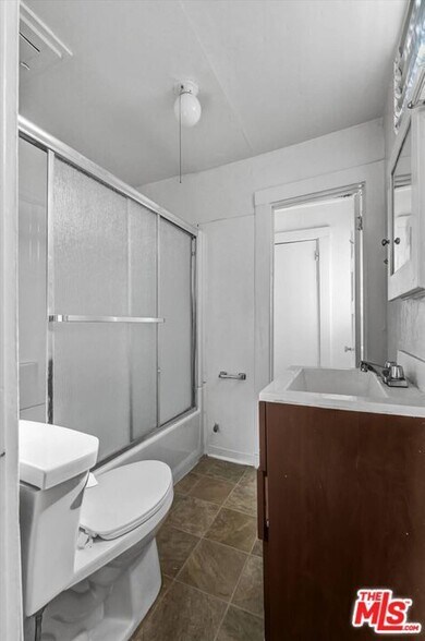 More Photos Of 134 Park Pl, Venice Multifamily For Sale