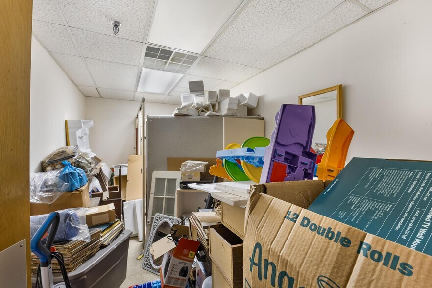 More Photos Of 115 Mill St, Warrenville Manufacturing For Sale