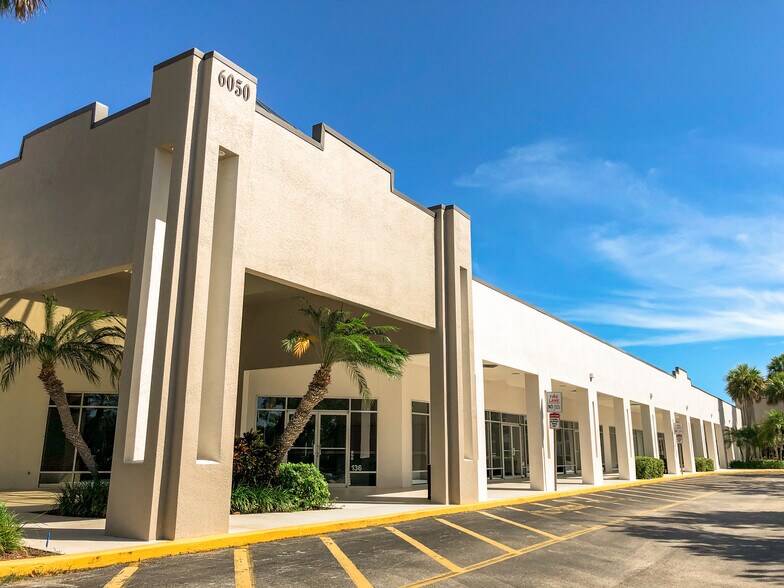 More Photos Of 6050 Collier Blvd, Naples Storefront For Sale