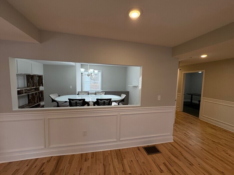 More Photos Of 413 Eastern Blvd, Essex Office Residential For Sale