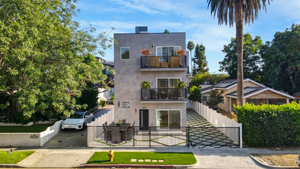 Primary Photo Of 10826 Hesby St, North Hollywood Apartments For Sale