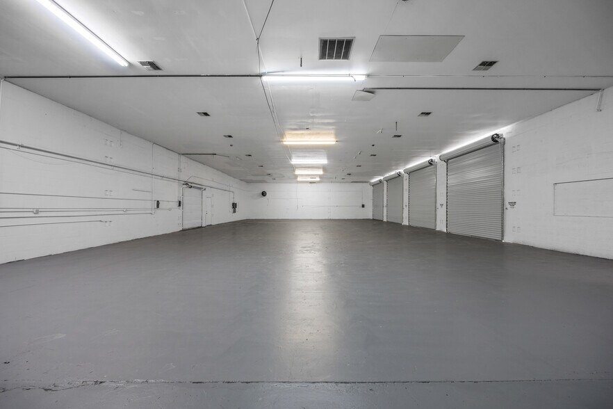 More Photos Of 128 Tomahawk Dr, Indian Harbour Beach Warehouse For Sale