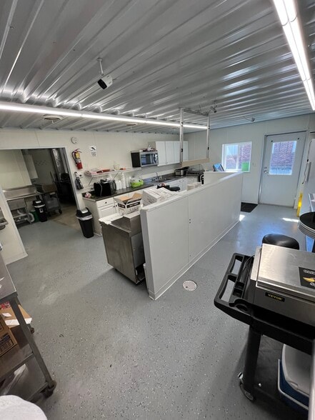 More Photos Of 1002 Cross st, Robinson Restaurant For Sale