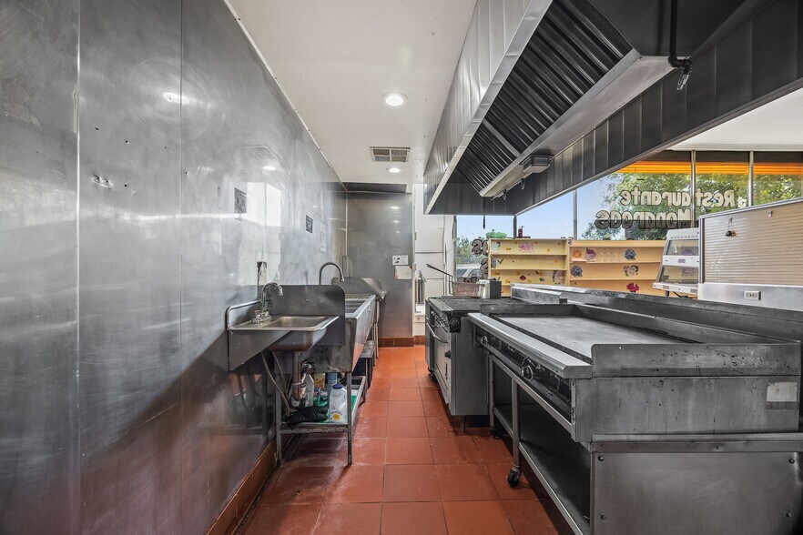 More Photos Of 33027 Road 159, Ivanhoe General Retail For Sale