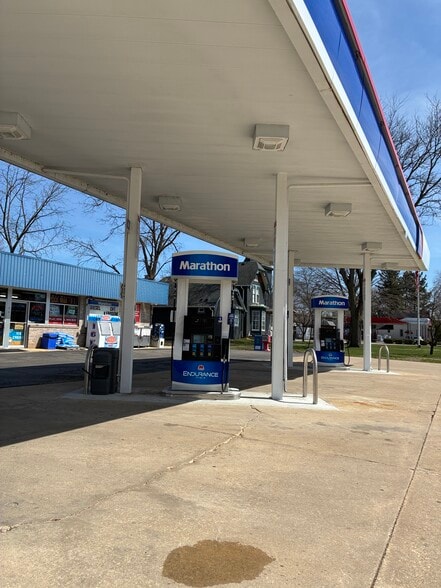 More Photos Of 817 N State St, Belvidere Convenience Store For Sale