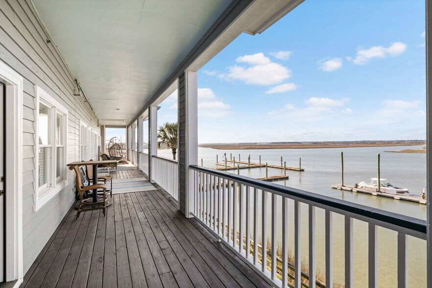 More Photos Of 103 Palm Blvd, Isle Of Palms Office For Sale