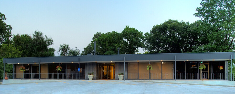 More Photos Of 2120 S 56th St, Lincoln Office For Lease