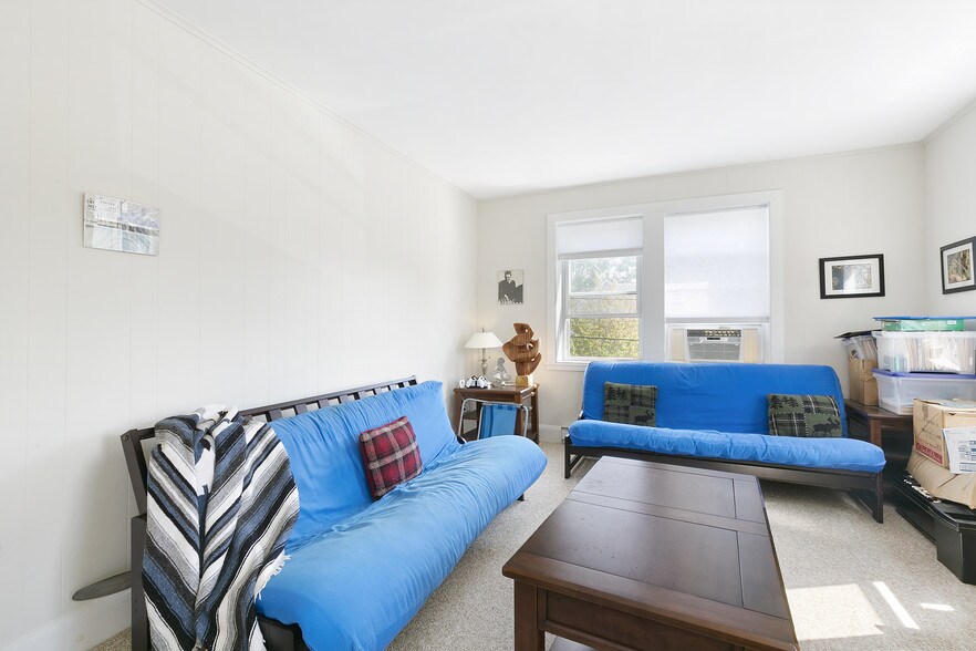 More Photos Of 105-107 Newtown Ln, East Hampton Storefront Retail Residential For Sale