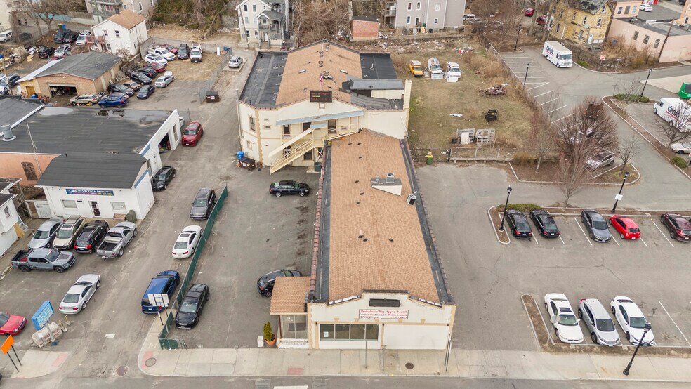 More Photos Of 428 W Main St, Waterbury Storefront For Sale