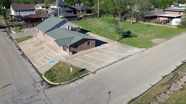 More Photos Of 1002 E Cherry St, Cushing Medical For Sale