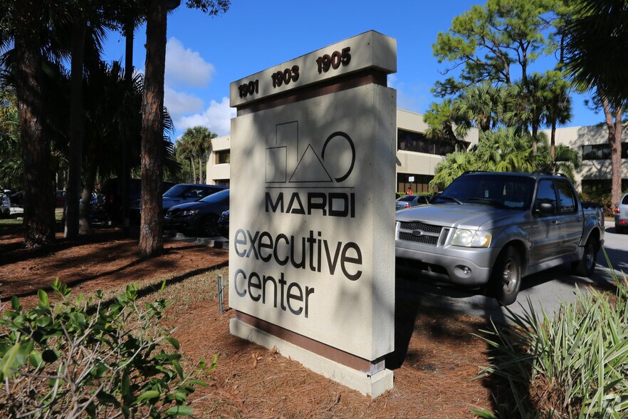 Primary Photo Of 1905 S 25th St, Fort Pierce Medical For Lease