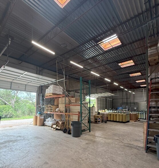 More Photos Of 505 Yager Ln W, Austin Warehouse For Lease