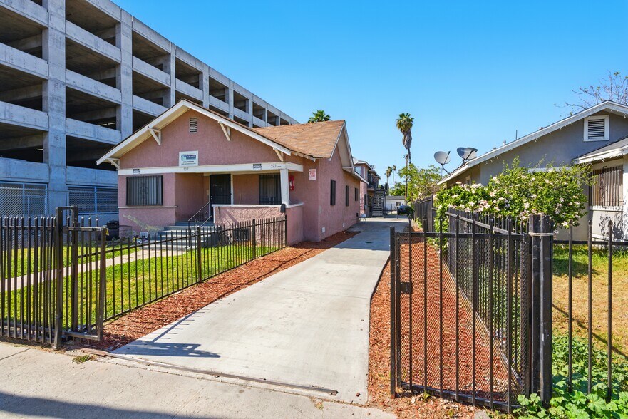 More Photos Of 925 W 84th St, Los Angeles Apartments For Sale