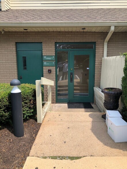 More Photos Of 333 N Oxford Valley Rd, Fairless Hills Medical For Lease