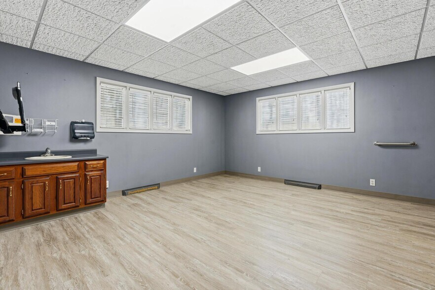 More Photos Of 244 Wilson Dr, Xenia Medical For Sale