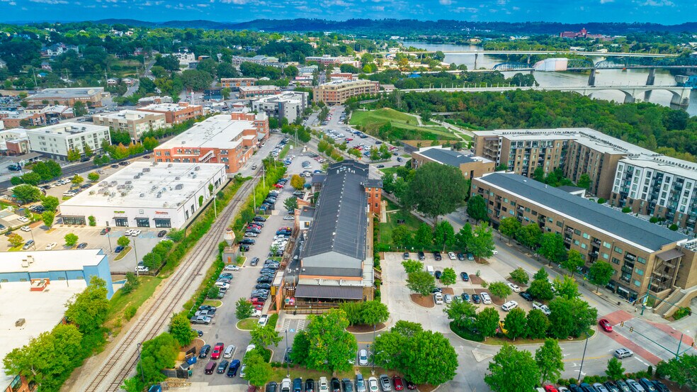 More Photos Of 205 Manufacturers Rd, Chattanooga General Retail For Lease