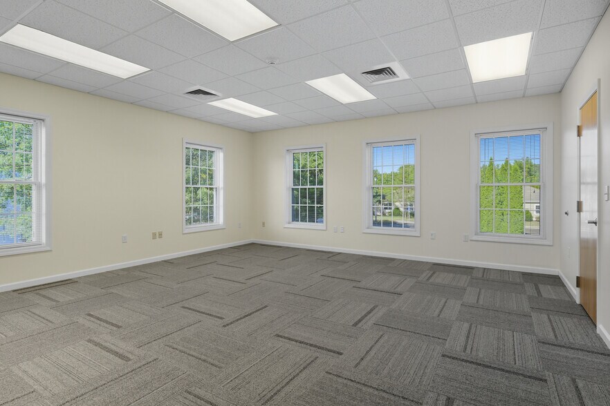 More Photos Of 5 Creamery Brk, East Granby Office For Sale