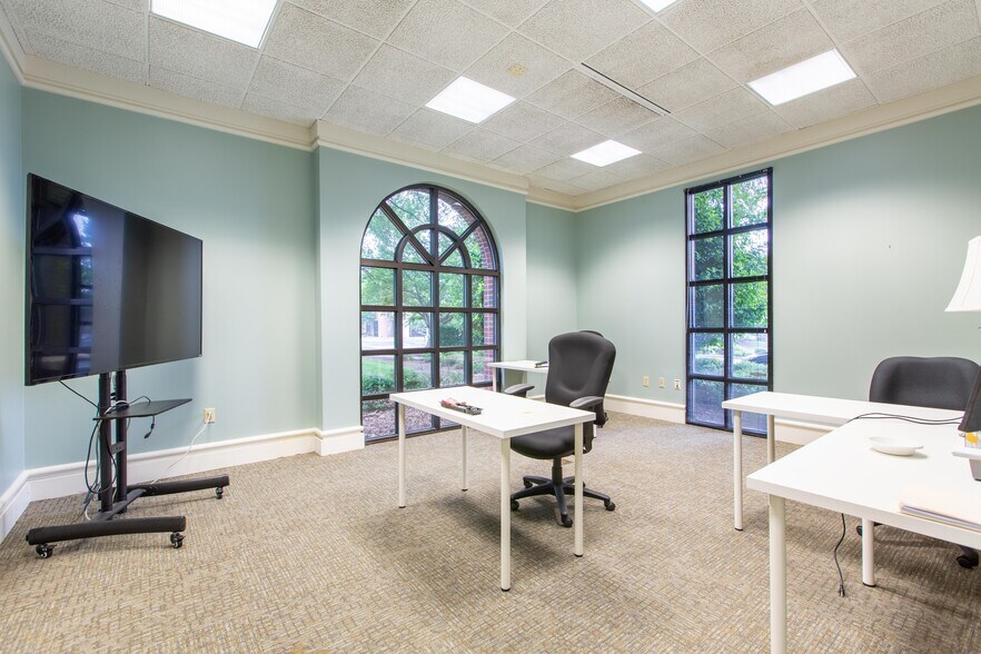 More Photos Of 2425 Crownpoint Executive Dr, Charlotte Office For Sale