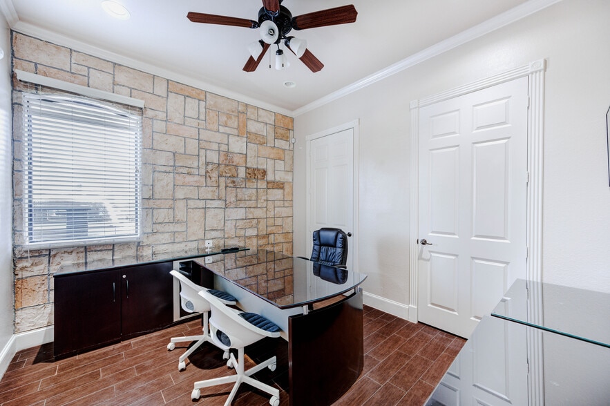 More Photos Of 1836 Snake River Rd, Katy Office Residential For Sale