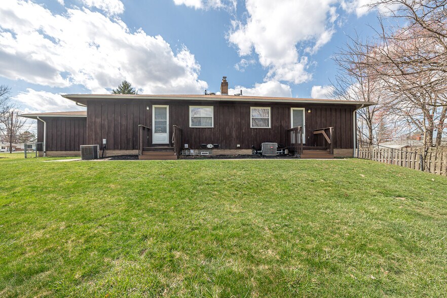 More Photos Of 7997 Wesley Dr, Strongsville Apartments For Sale