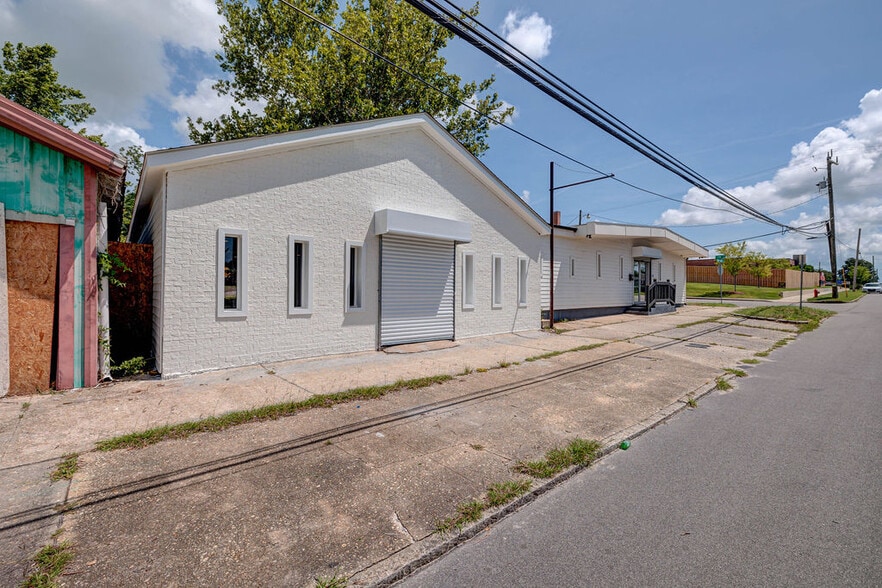 More Photos Of 621 Greenfield St, Wilmington Storefront Retail Office For Lease