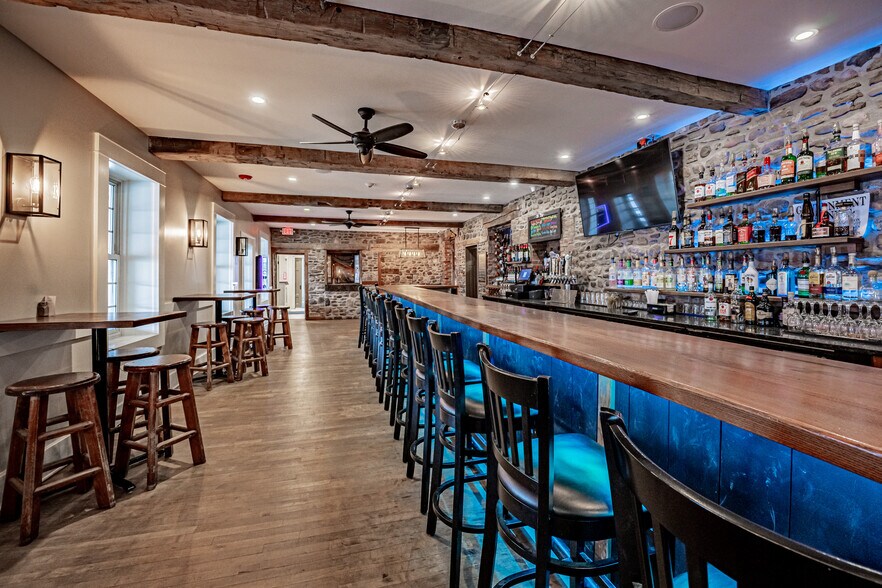 More Photos Of 310 Lake St, Wilson Hotel For Sale