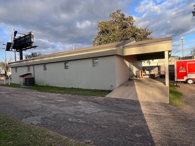 More Photos Of 1105 W Tharpe St, Tallahassee Freestanding For Lease