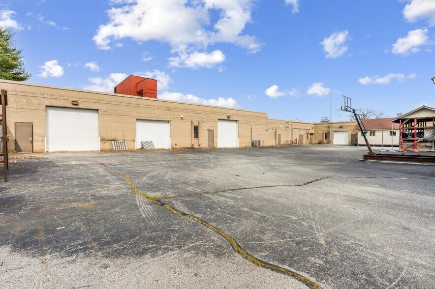 More Photos Of 1800 Harrodsburg Rd, Lexington Flex For Sale