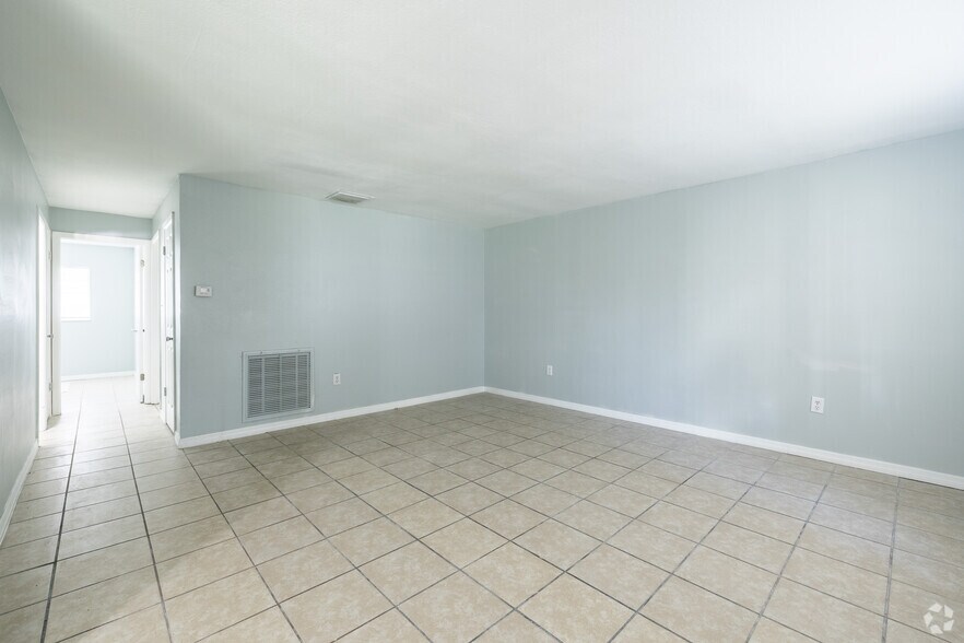 More Photos Of 460 Hale Ave, Brooksville Apartments For Sale