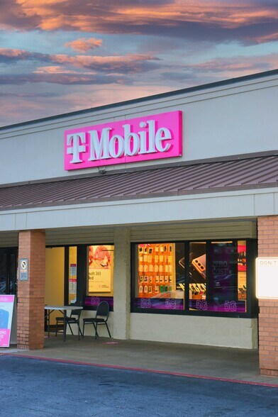 More Photos Of 4550 Jonesboro Rd, Union City Freestanding For Lease