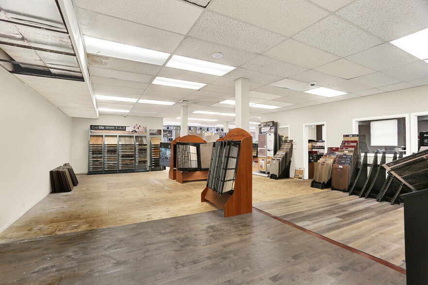 More Photos Of 1915 Lenox St, Harrisburg General Retail For Sale