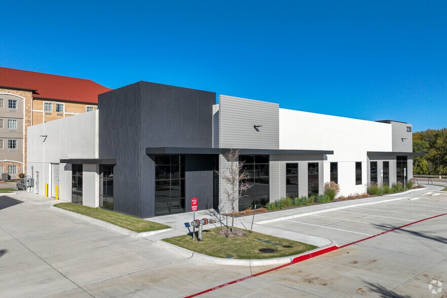 More Photos Of 240 W Exchange Pky, Allen Medical For Lease