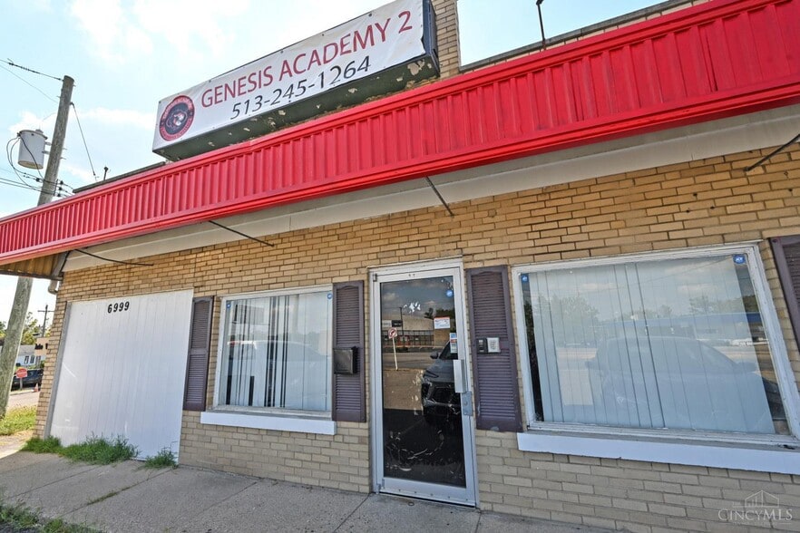 More Photos Of 6999 Colerain Ave, Cincinnati Storefront Retail Office For Lease