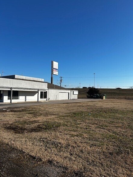 More Photos Of 10316-10400 E 21st St, Tulsa Unknown For Lease