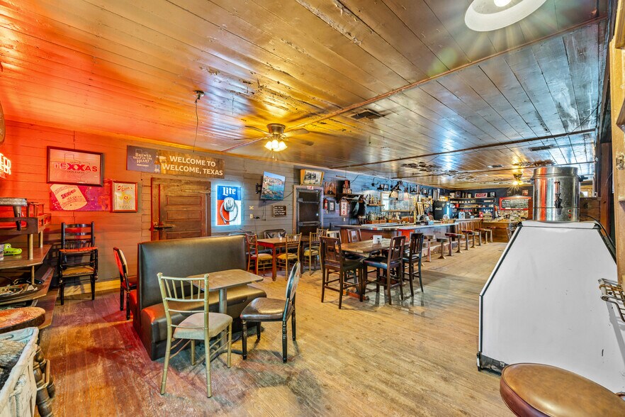 More Photos Of 12528 FM 109, Industry Bar For Sale