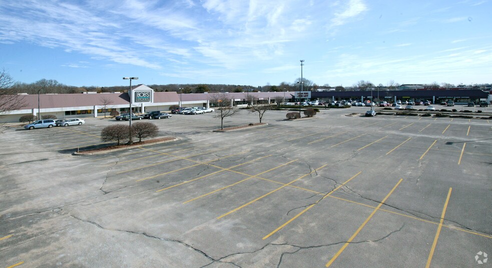 More Photos Of 150 Highland Ave, Seekonk Storefront For Lease