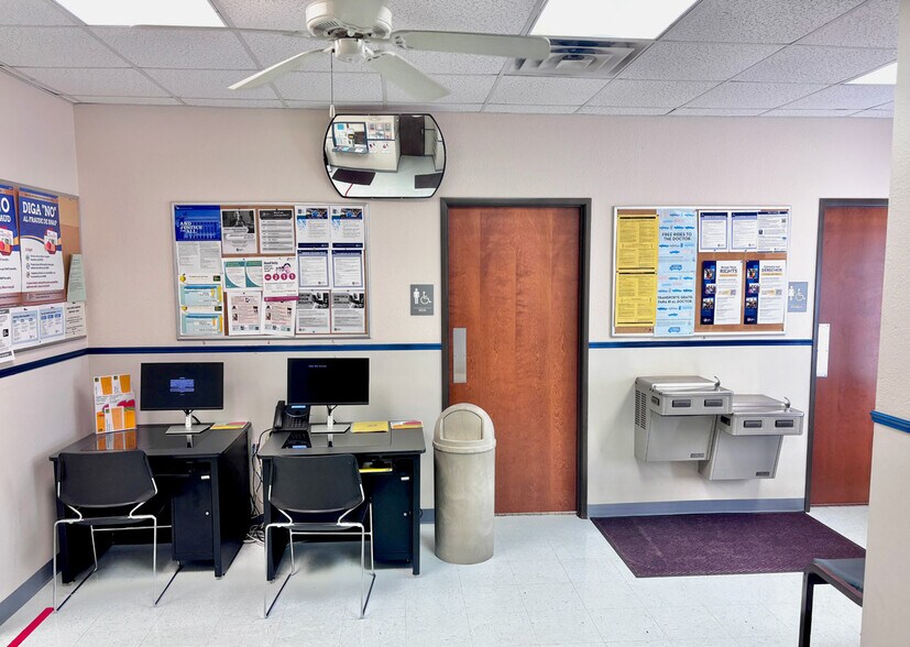 More Photos Of 1309 Cemetery Rd, Hallettsville Office For Sale