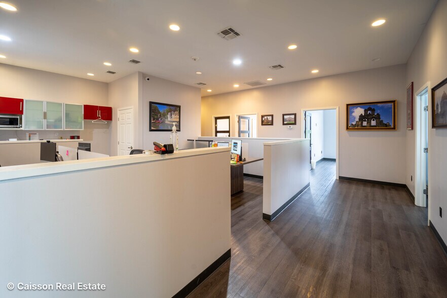 More Photos Of 11459 Huebner Rd, San Antonio Medical For Sale