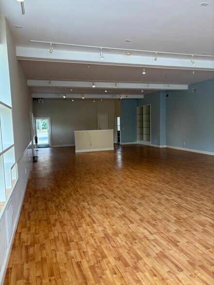 More Photos Of 62 Hampton Rd, Southampton General Retail For Lease