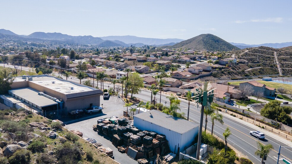 More Photos Of 29160 Goetz Rd, Menifee Showroom For Sale