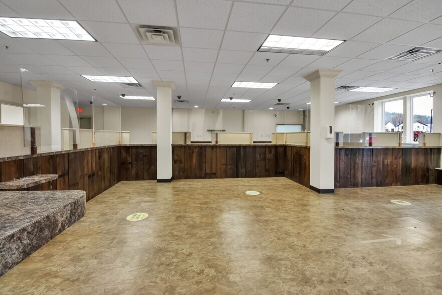 More Photos Of 2-85 Bristol Ln, Ellicottville General Retail For Lease