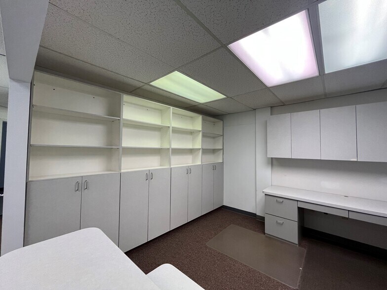 More Photos Of 27 Hospital Ave, Danbury Office For Sale