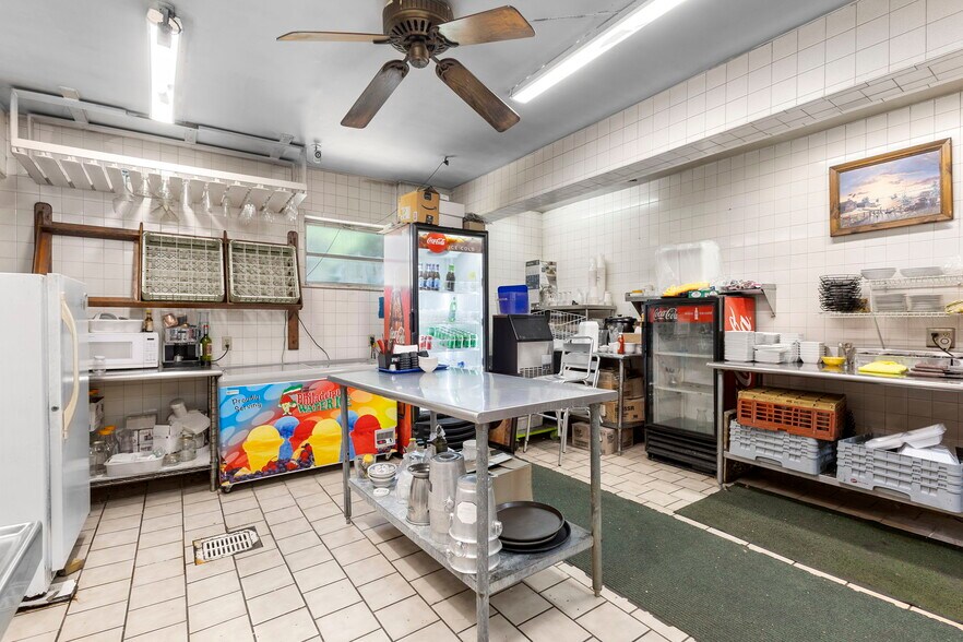 More Photos Of 4630 US Highway 17, De Leon Springs Restaurant For Sale