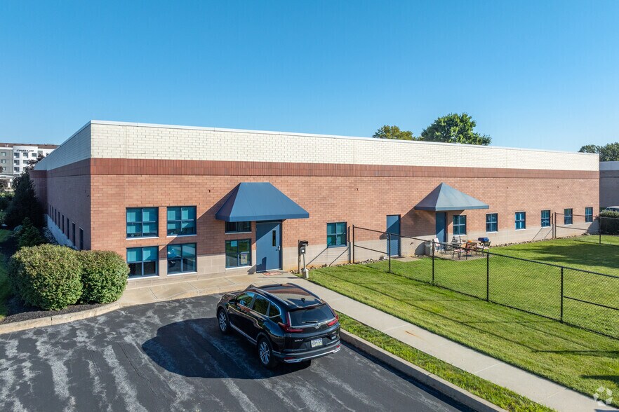 More Photos Of 1808 Colonial Village Ln, Lancaster Office For Lease