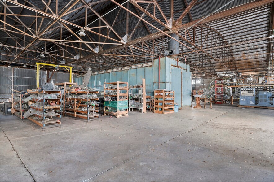 More Photos Of 5991 SE Circle Dr, Arcadia Flex For Sale