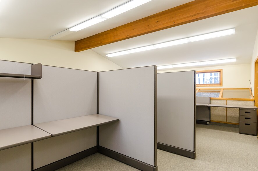 More Photos Of 40-60 Beechwood Dr, North Andover Loft Creative Space For Lease