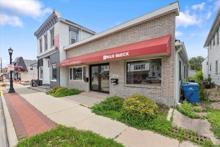 More Photos Of 200 & 204 W Main St, Waunakee Storefront Retail Residential For Sale